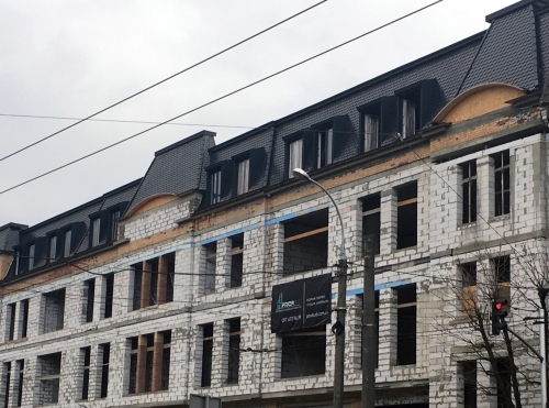 Завершен монтаж крыши офисного центра во Львове cherepitsya-bobroviy-hvist-Kulisha