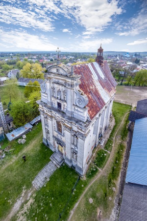 Начало работ по реконструкции крыши в г. Комарно kostel-3